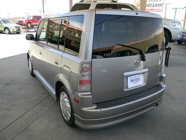 Scion xB 2004 photo 4