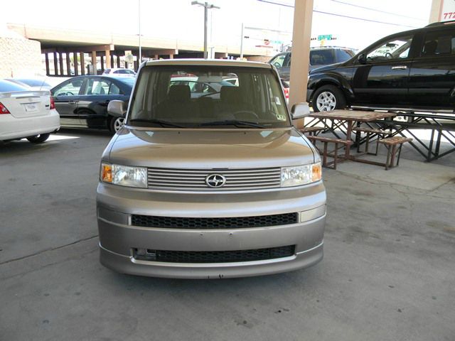 Scion xB 2004 photo 5