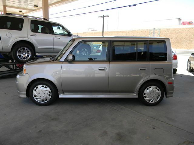 Scion xB 2004 photo 7