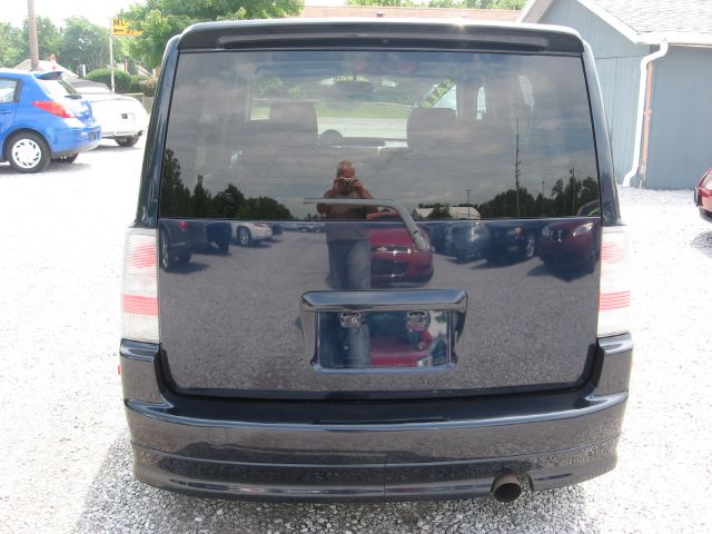 Scion xB 2005 photo 3