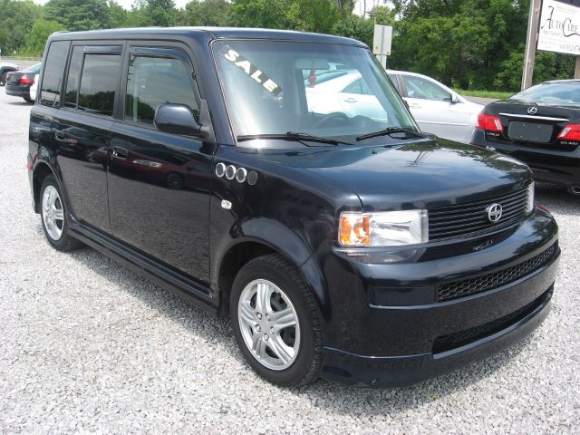 Scion xB 2005 photo 4