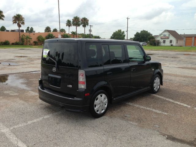 Scion xB 2005 photo 3