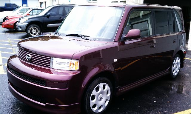 Scion xB 2005 photo 1