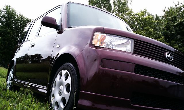 Scion xB 2005 photo 3