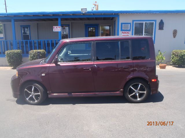 Scion xB 2005 photo 3