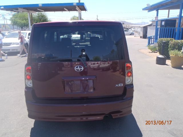 Scion xB 2005 photo 4