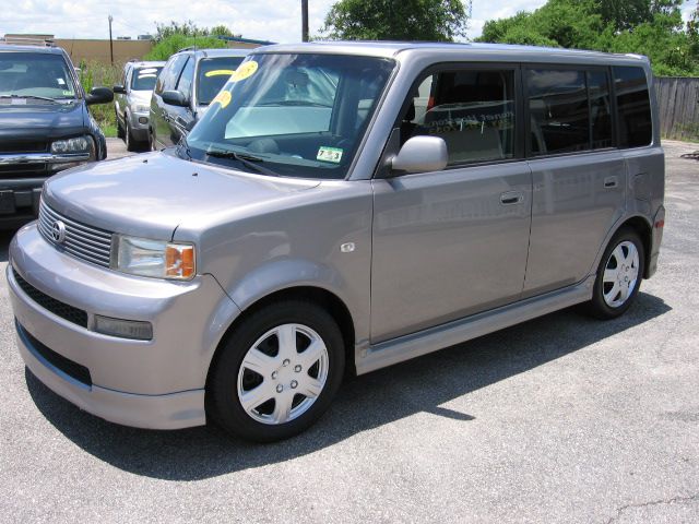 Scion xB 2005 photo 3