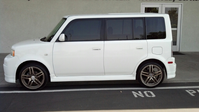 Scion xB 2005 photo 1