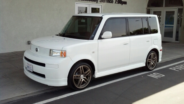 Scion xB 2005 photo 2