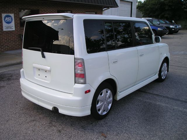 Scion xB 2005 photo 1