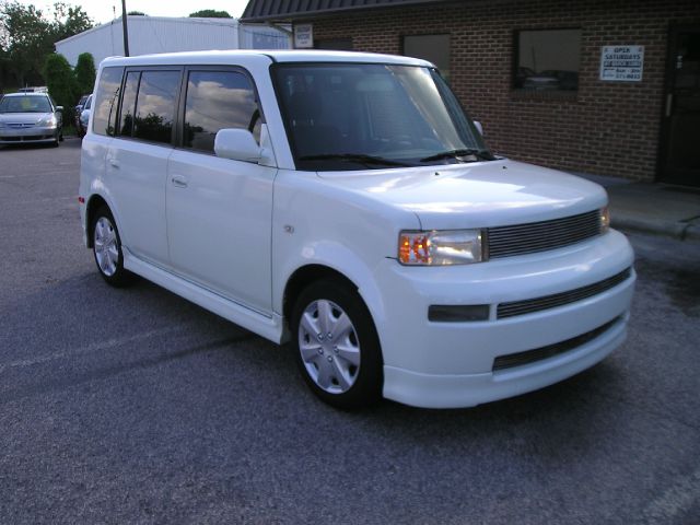 Scion xB 2005 photo 3