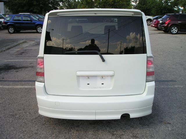 Scion xB 2005 photo 4
