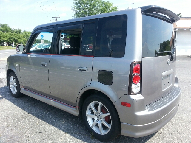 Scion xB 2005 photo 3