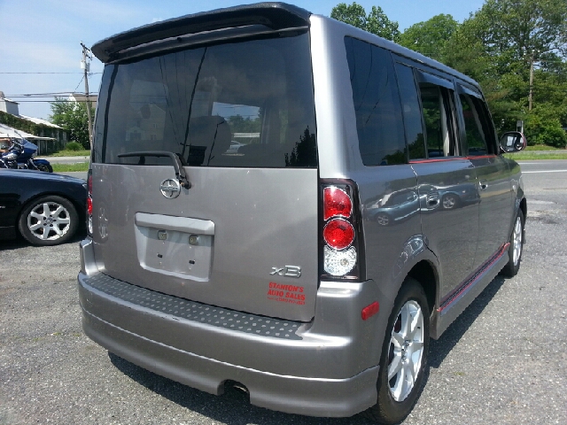 Scion xB 2005 photo 4