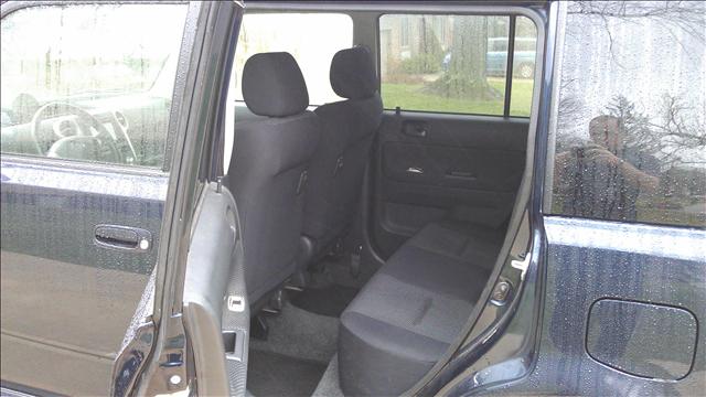 Scion xB 2005 photo 2