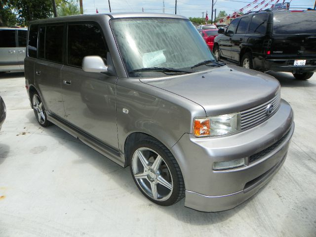 Scion xB 2005 photo 4