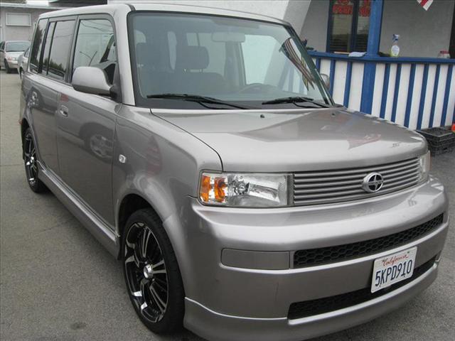 Scion xB 2005 photo 1