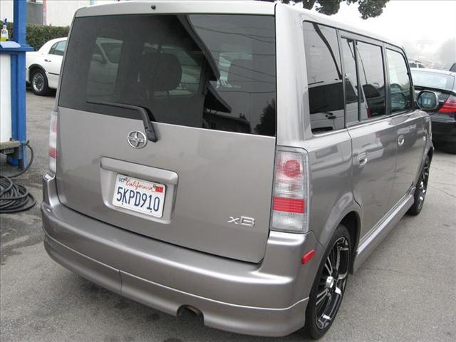 Scion xB 2005 photo 4