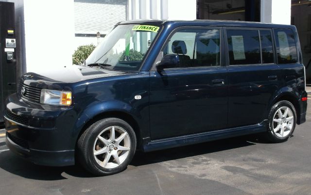 Scion xB 2005 photo 1