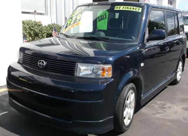 Scion xB 2005 photo 4