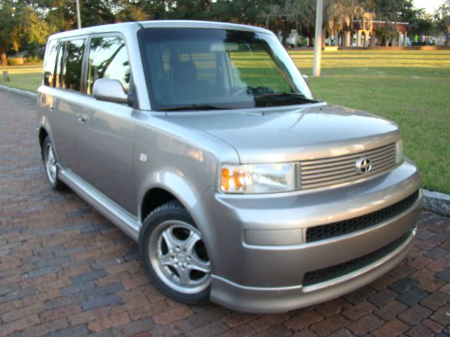 Scion xB 2005 photo 3