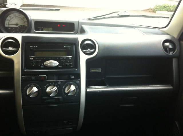 Scion xB 2005 photo 11