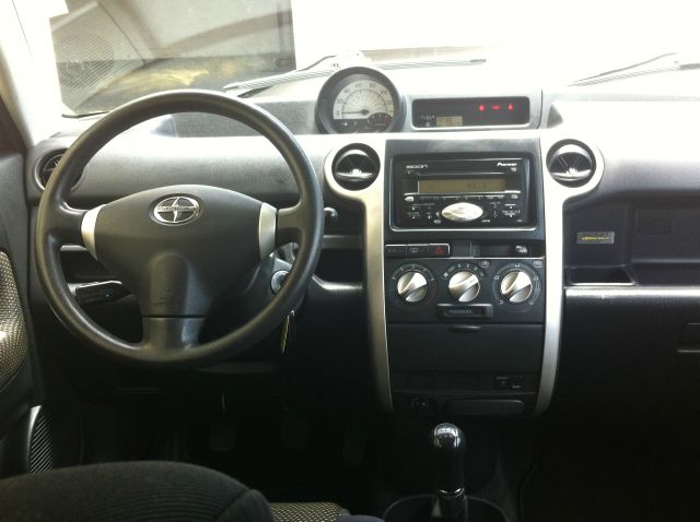 Scion xB 2005 photo 13