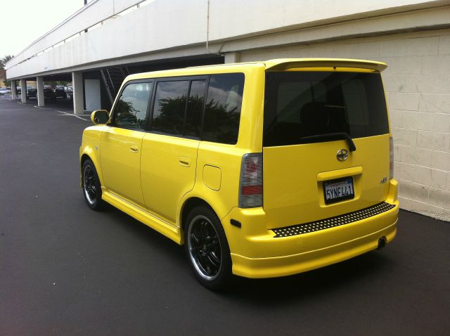 Scion xB 2005 photo 16