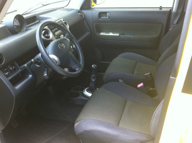 Scion xB 2005 photo 3
