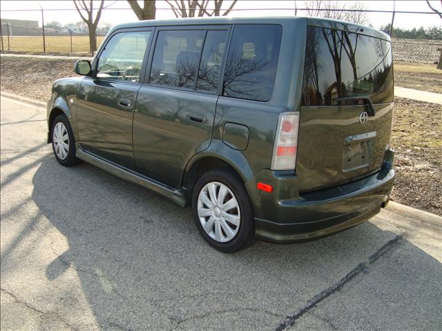 Scion xB 2005 photo 1