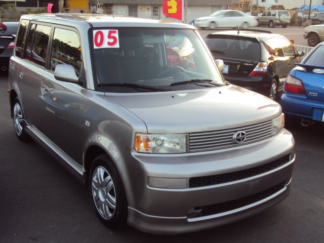 Scion xB 2005 photo 2