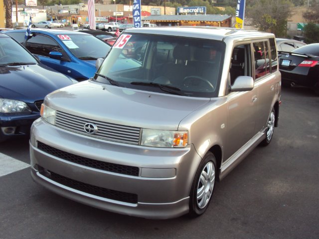 Scion xB 2005 photo 3