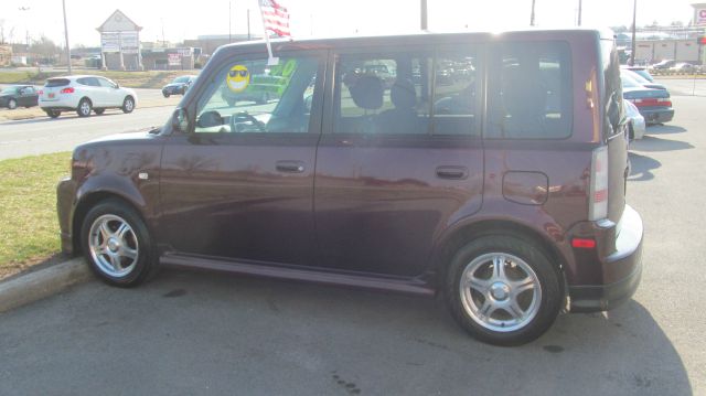 Scion xB 2006 photo 2