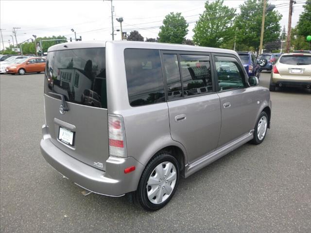 Scion xB 2006 photo 1