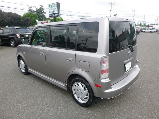 Scion xB 2006 photo 2