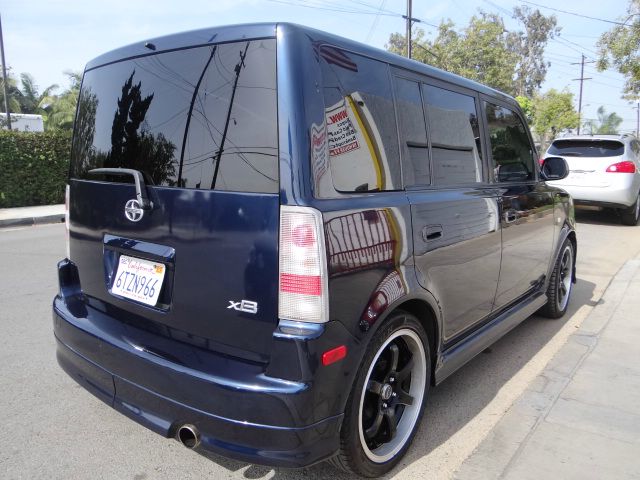 Scion xB 2006 photo 2