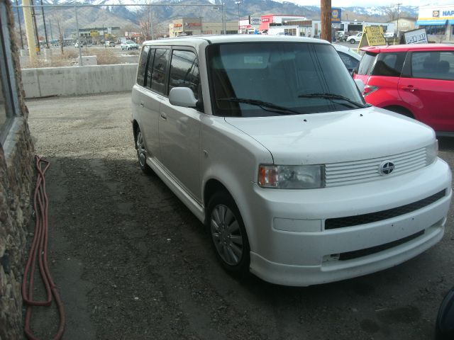 Scion xB 2006 photo 1