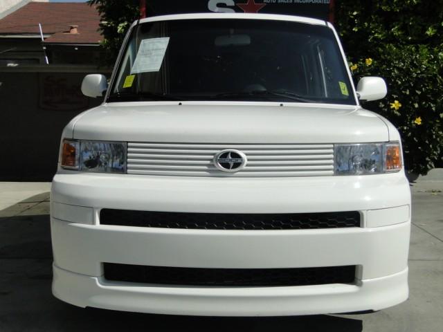 Scion xB 2006 photo 2