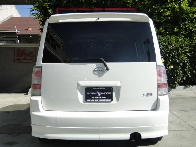 Scion xB 2006 photo 3