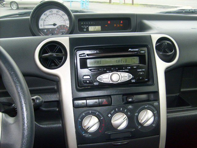 Scion xB 2006 photo 1