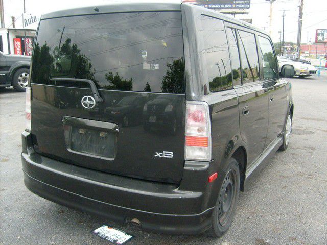 Scion xB 2006 photo 15