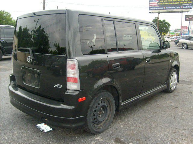 Scion xB 2006 photo 16