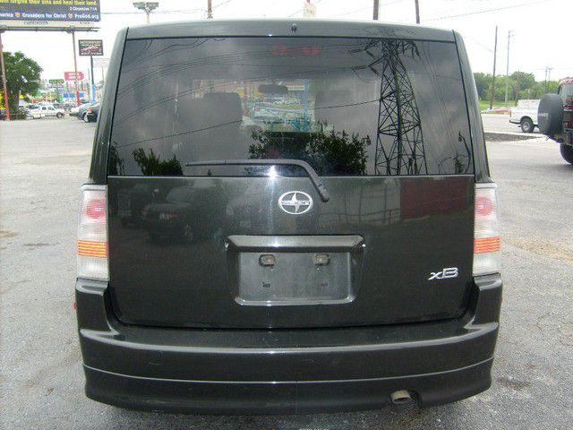 Scion xB 2006 photo 17