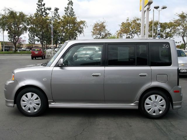 Scion xB 2006 photo 1
