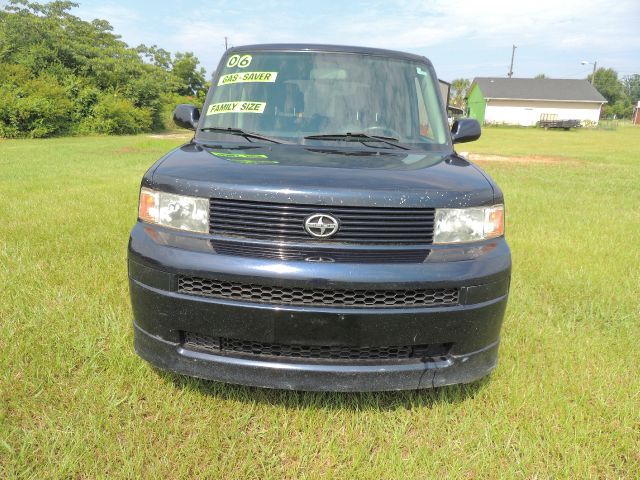 Scion xB 2006 photo 1
