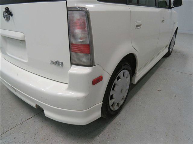 Scion xB 2006 photo 10