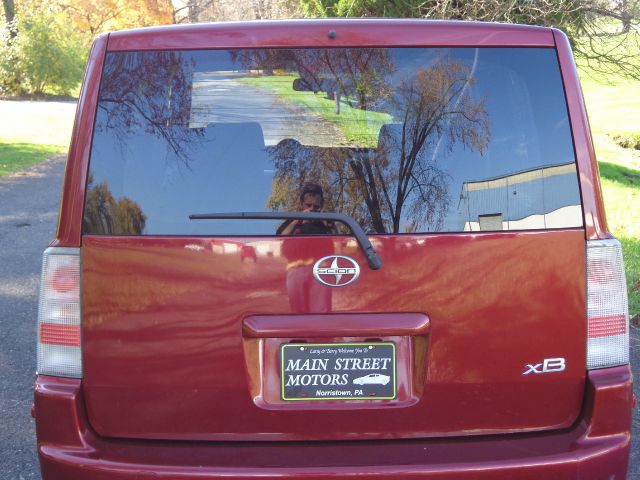Scion xB 2006 photo 1