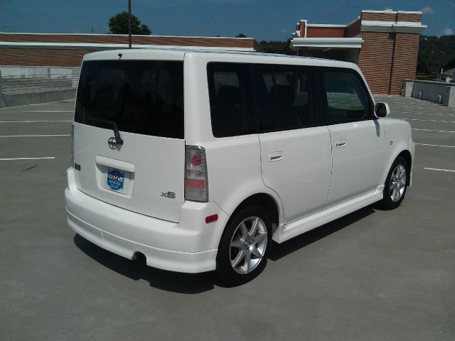 Scion xB 2006 photo 4