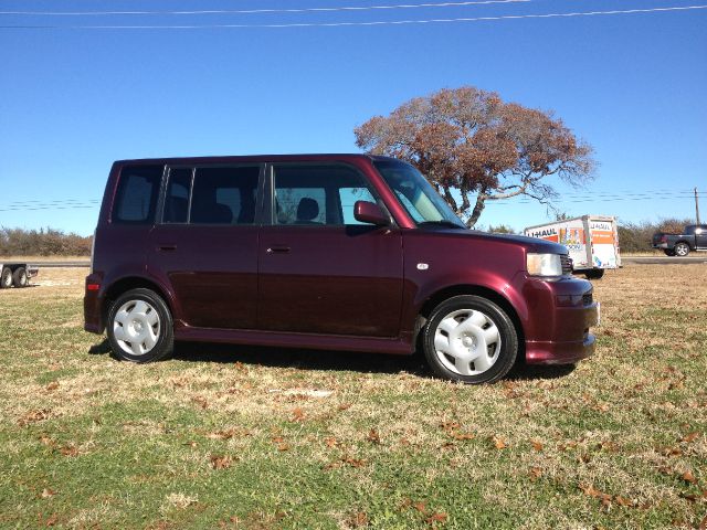 Scion xB 2006 photo 1