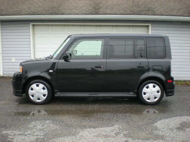 Scion xB 2006 photo 2